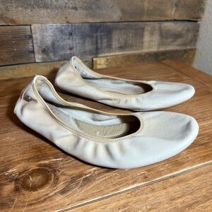 Hush Puppies Women's Chaste Ballet Flat size 9 Cream‎ Colored
